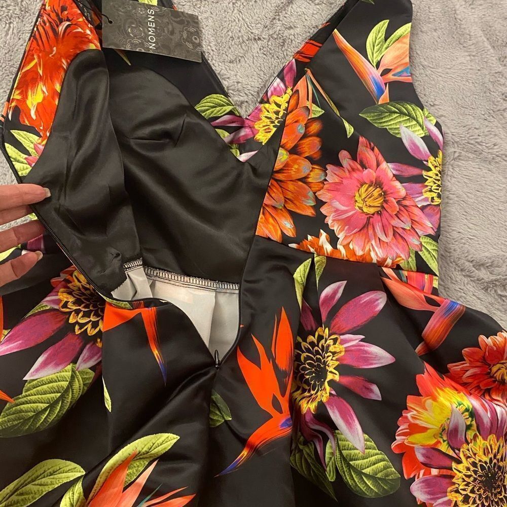 Nomens floral satin dress, size Uk16( US12) - Picture 6 of 10